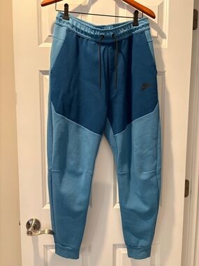 Nike Tech Men’s Two-Tone Blue Fleece Joggers